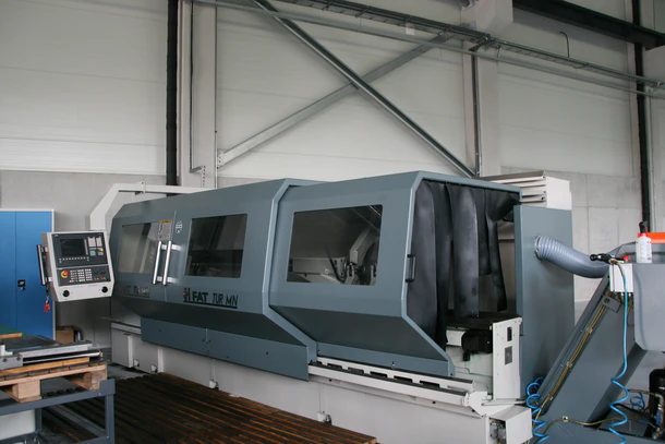 TOKARKA TUR 630MN